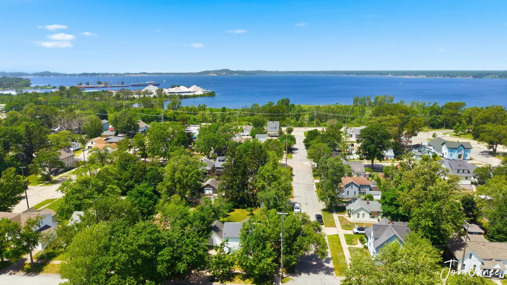 1889 Robinson Street Muskegon City MI 49441