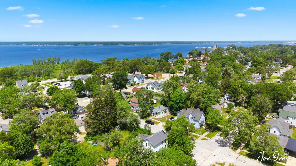 1889 Robinson Street Muskegon City MI 49441