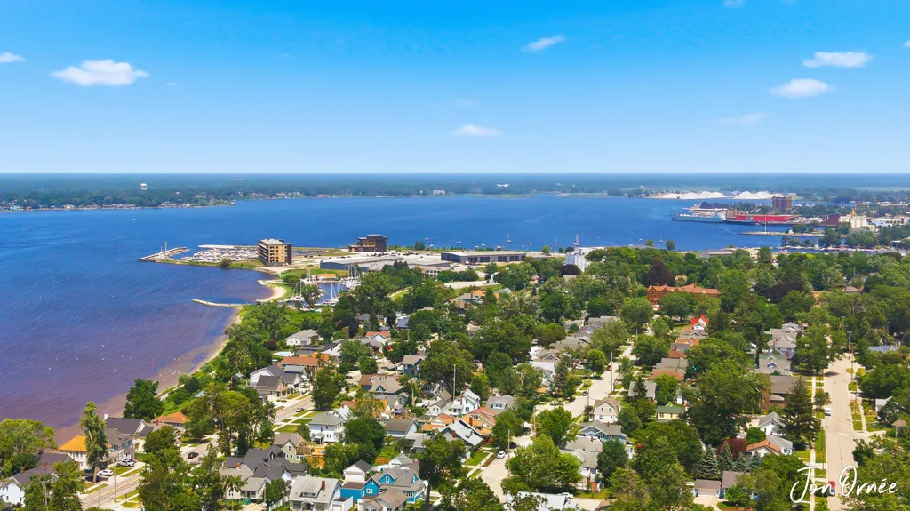 1889 Robinson Street Muskegon City MI 49441