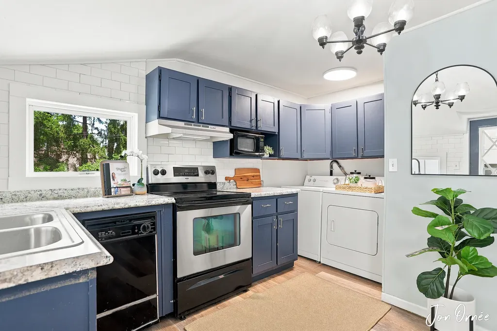 1889 Robinson Street Muskegon City MI 49441