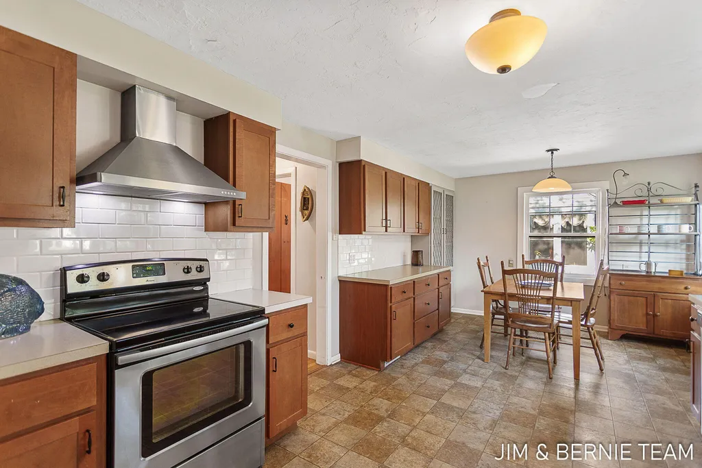 131 E 31st Street Holland City MI 49423