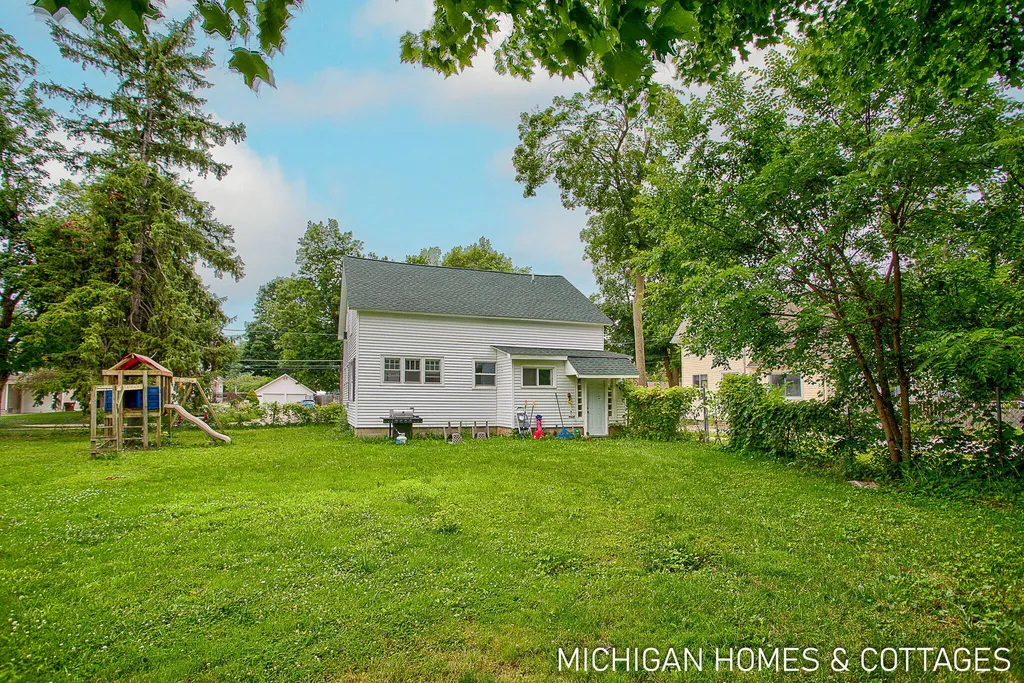 752 Jordan Lake Avenue Lake Odessa Village MI 48849