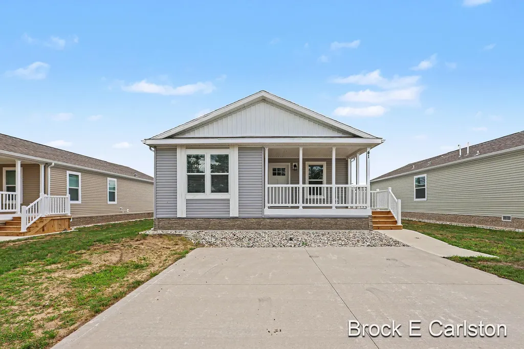 1283 E Ellis Road Norton Shores City MI 49441