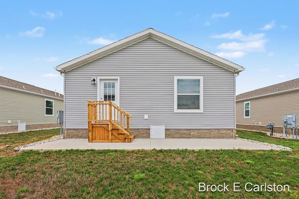 1283 E Ellis Road Norton Shores City MI 49441