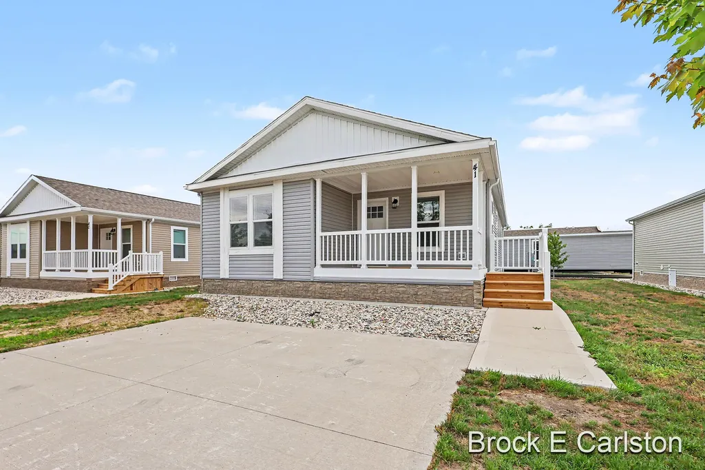1283 E Ellis Road Norton Shores City MI 49441