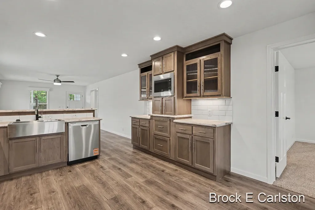 1283 E Ellis Road Norton Shores City MI 49441