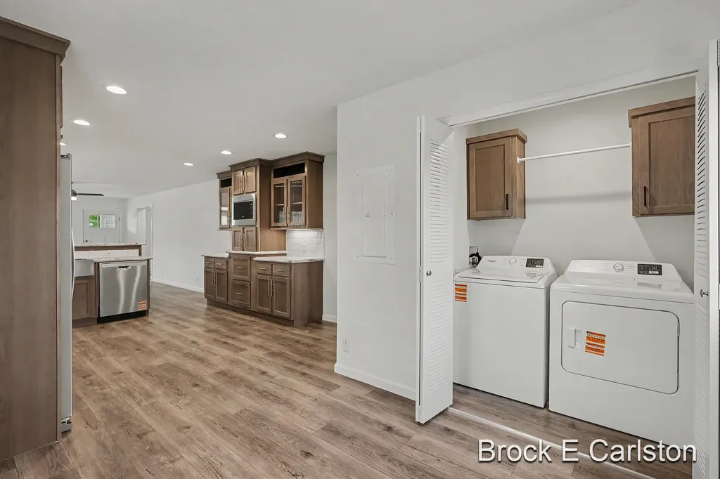 1283 E Ellis Road Norton Shores City MI 49441