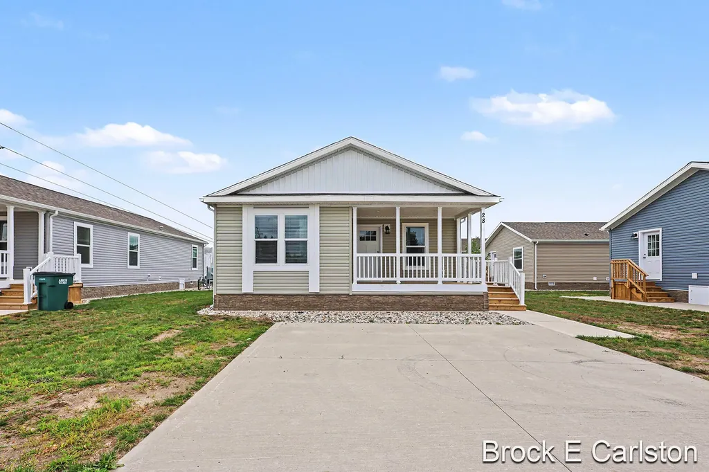 1283 E Ellis Road Norton Shores City MI 49441