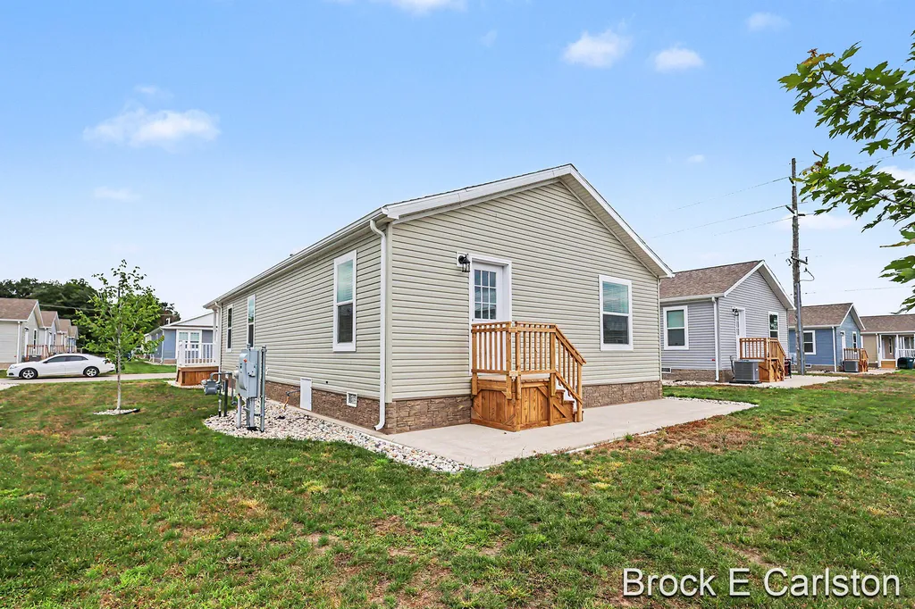 1283 E Ellis Road Norton Shores City MI 49441