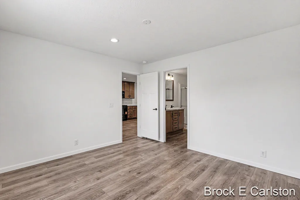 1283 E Ellis Road Norton Shores City MI 49441