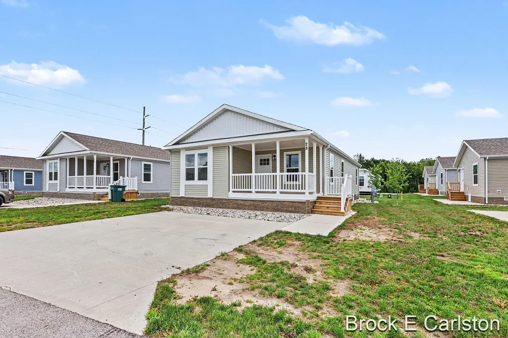 1283 E Ellis Road Norton Shores City MI 49441