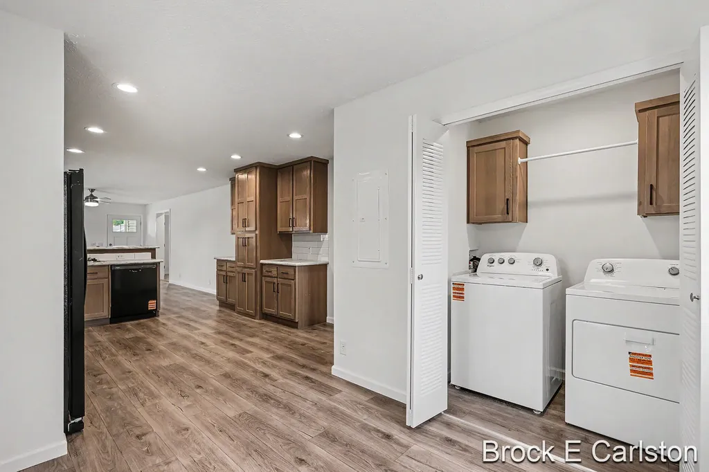 1283 E Ellis Road Norton Shores City MI 49441