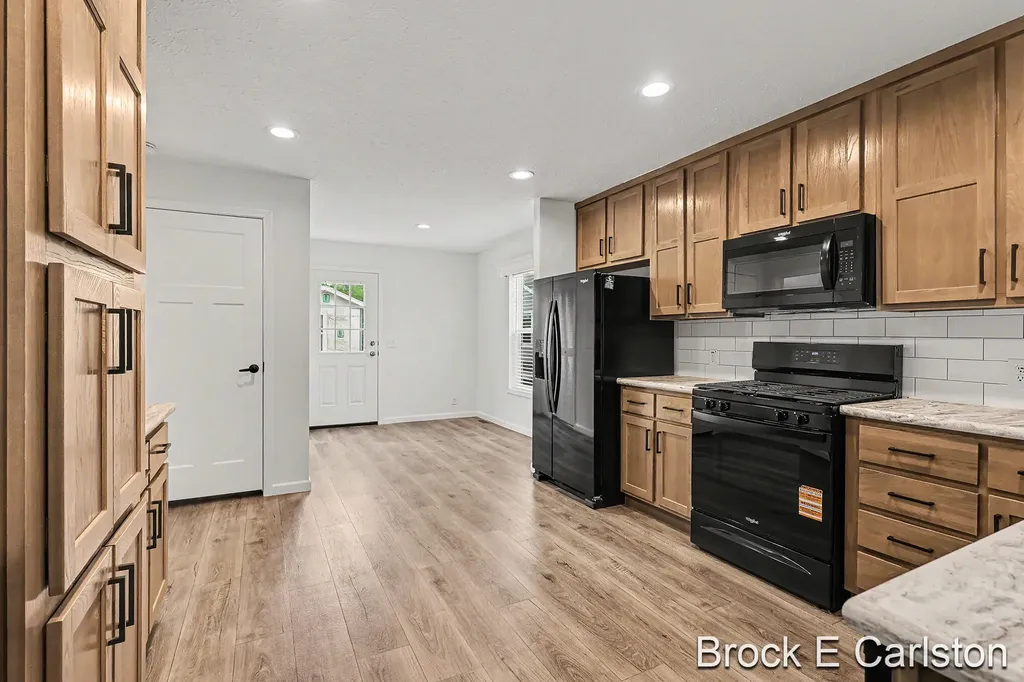 1283 E Ellis Road Norton Shores City MI 49441