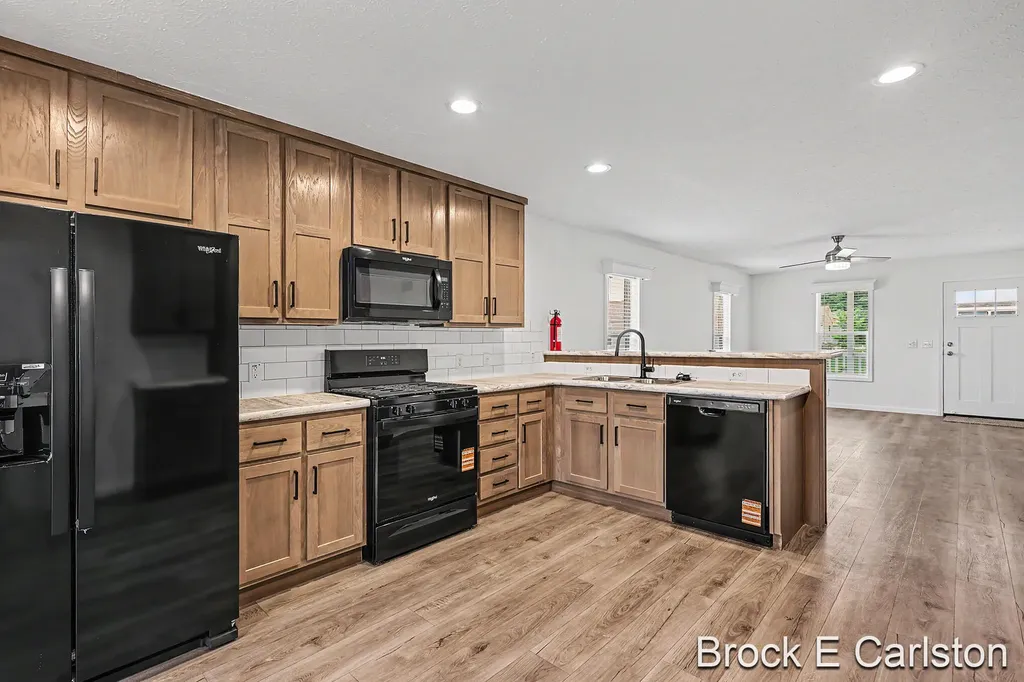1283 E Ellis Road Norton Shores City MI 49441