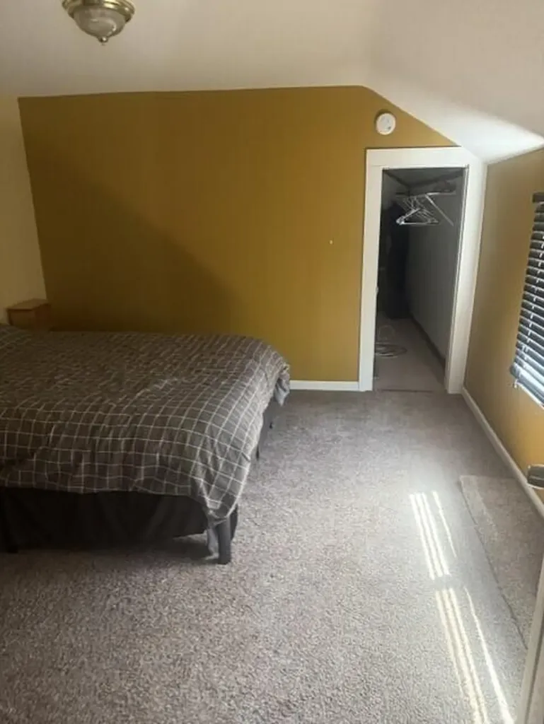 1074 W Grand Avenue Muskegon City MI 49441