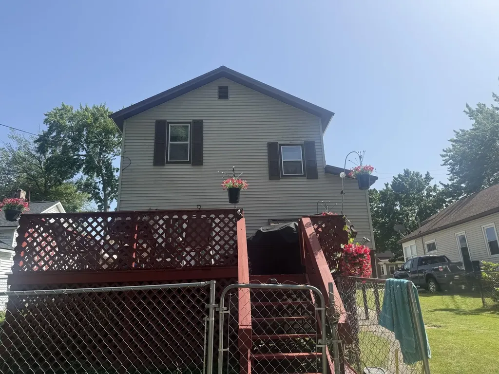 1074 W Grand Avenue Muskegon City MI 49441