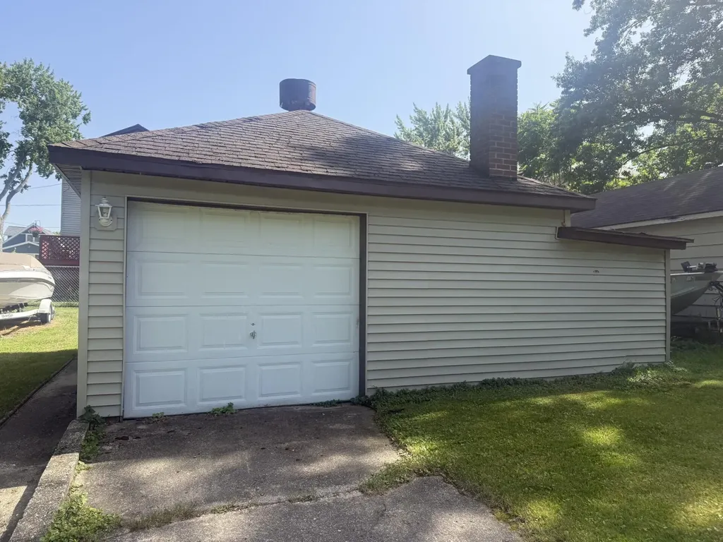 1074 W Grand Avenue Muskegon City MI 49441