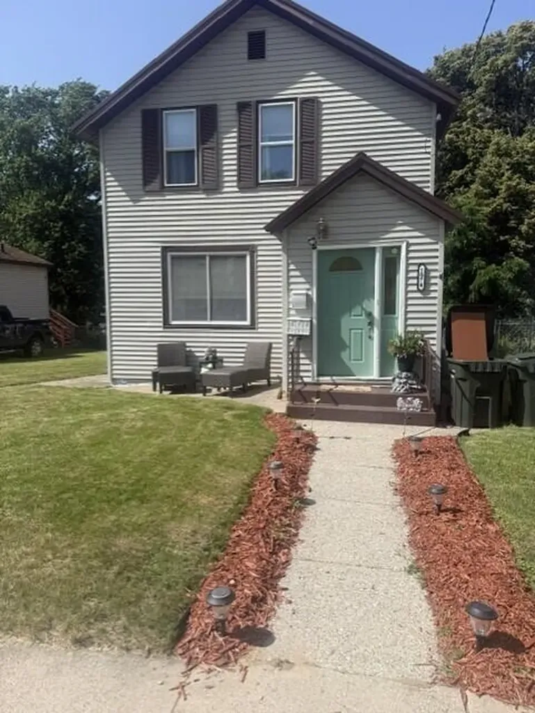 1074 W Grand Avenue Muskegon City MI 49441