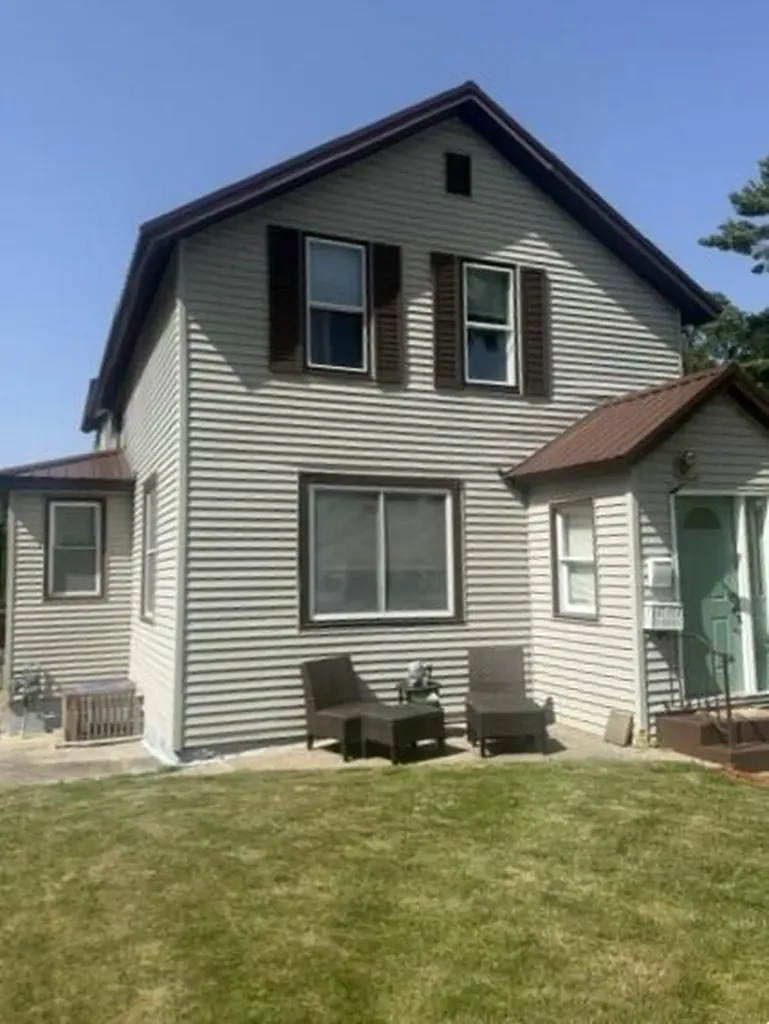 1074 W Grand Avenue Muskegon City MI 49441