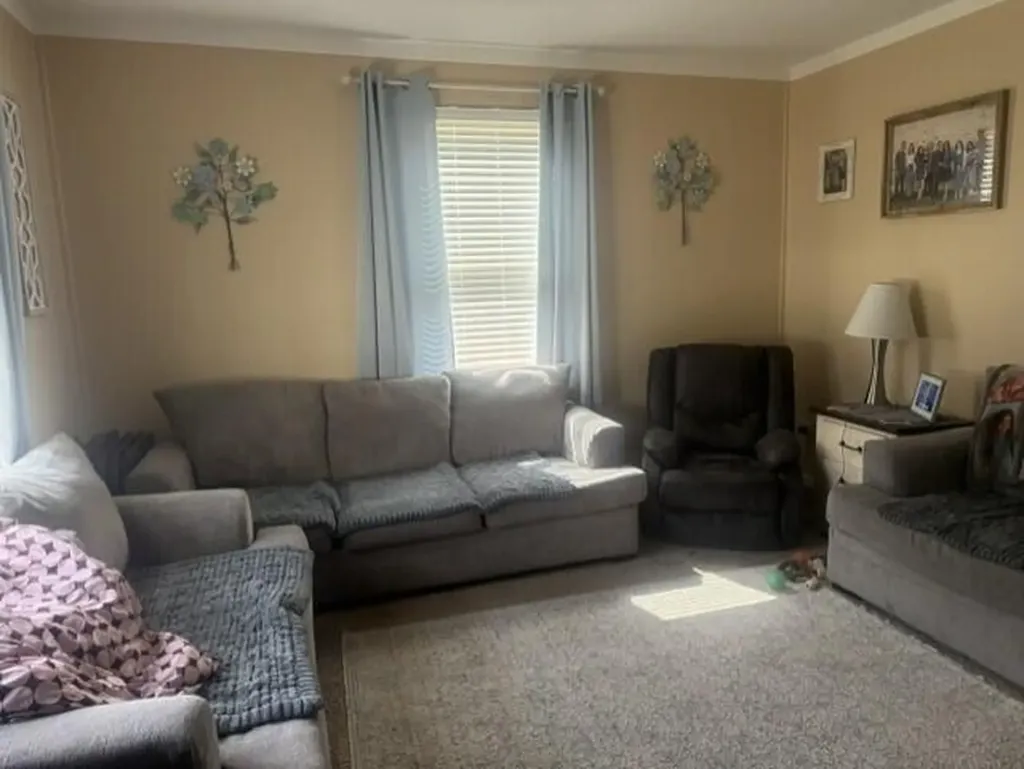 1074 W Grand Avenue Muskegon City MI 49441