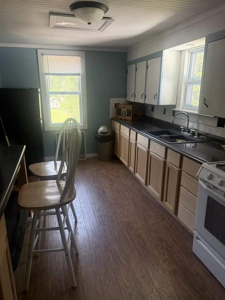 1074 W Grand Avenue Muskegon City MI 49441