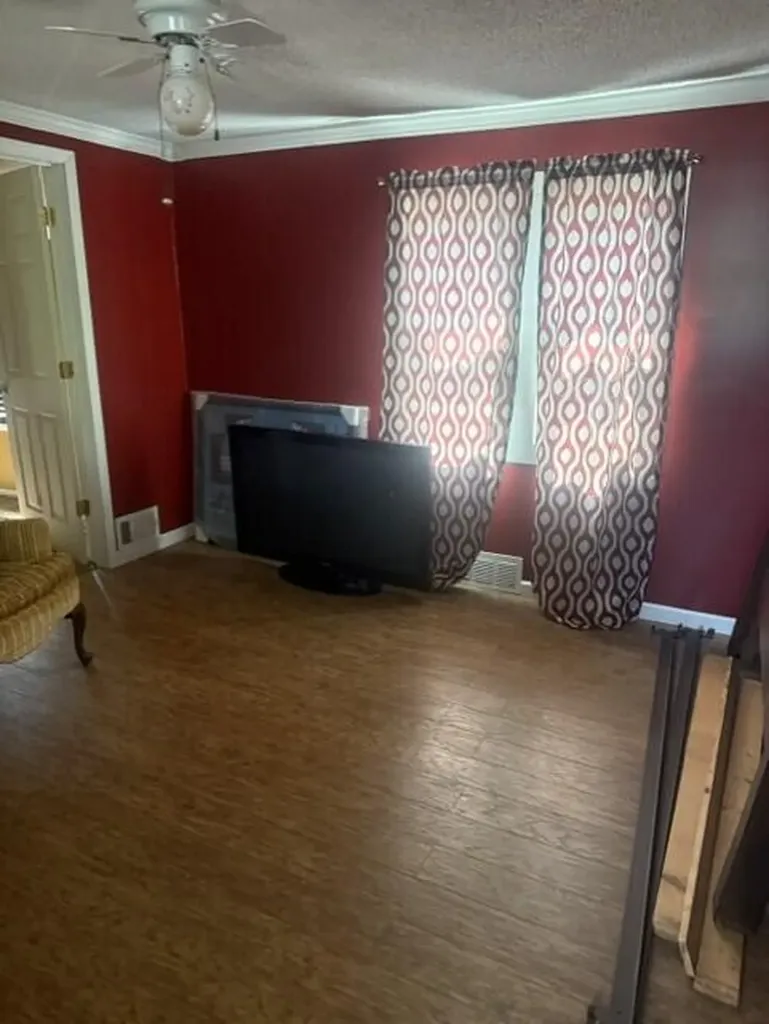 1074 W Grand Avenue Muskegon City MI 49441