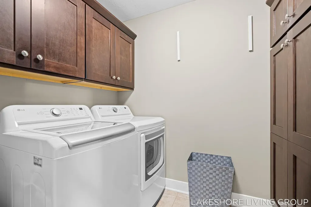 11565 S Lake Drive Holland Charter Township MI 49424