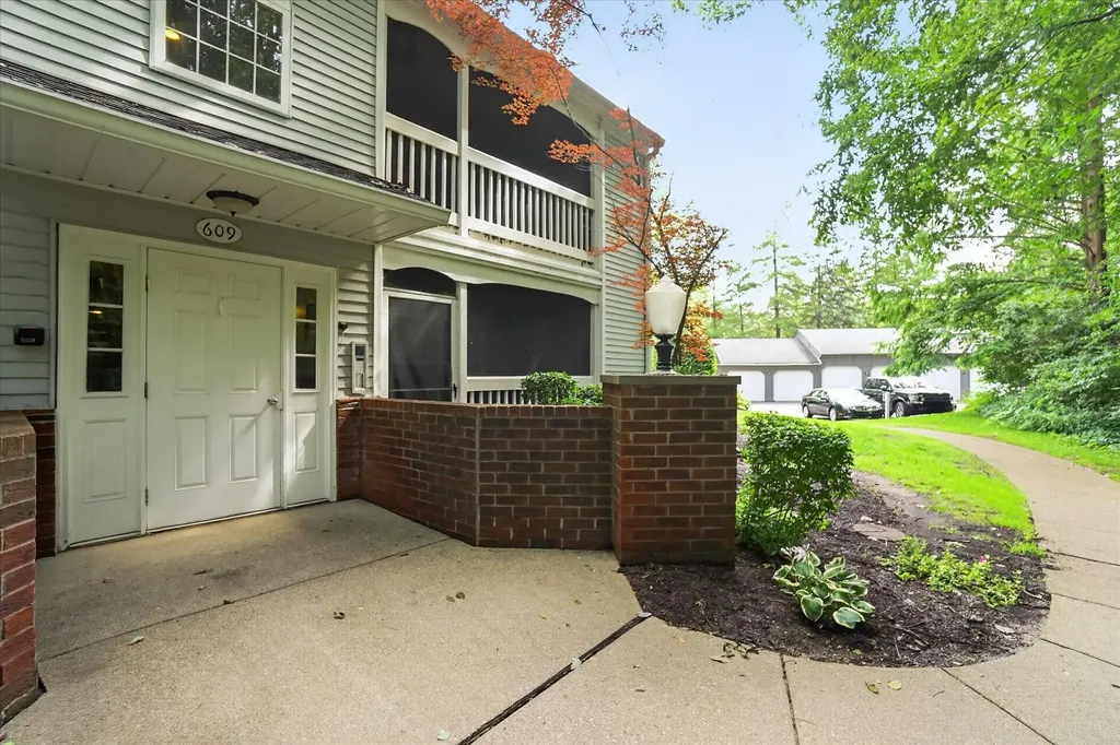 609 Curzon Court Howell City MI 48843
