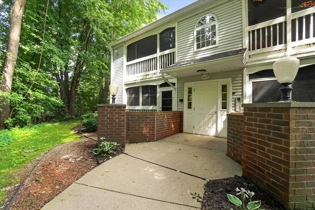 609 Curzon Court Howell City MI 48843