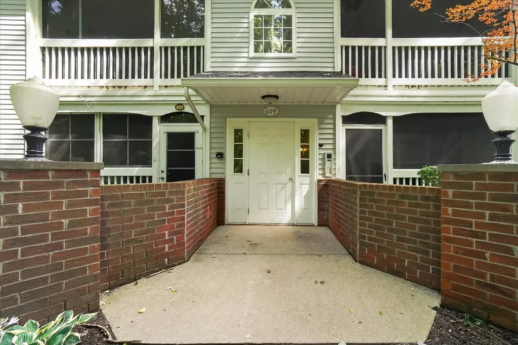 609 Curzon Court Howell City MI 48843