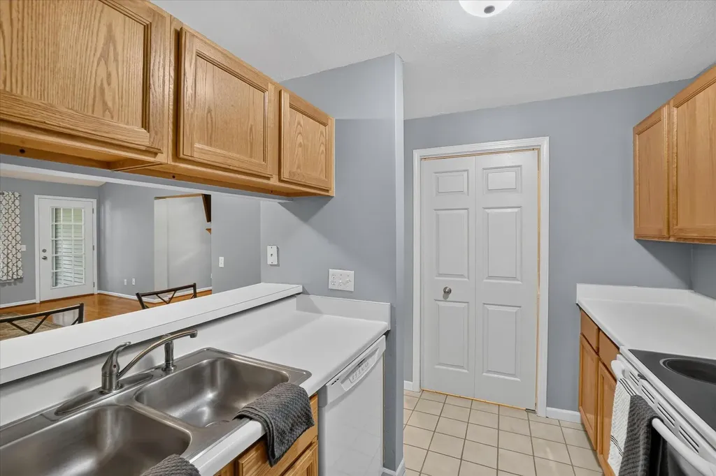 609 Curzon Court Howell City MI 48843