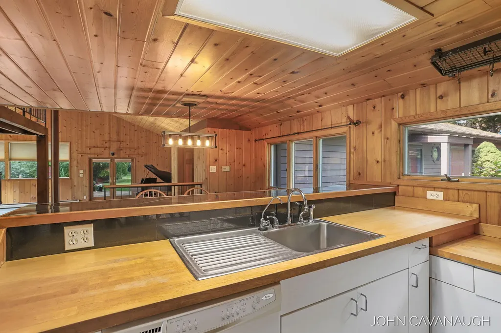 9516 Taft Street Polkton Charter Township MI 49404