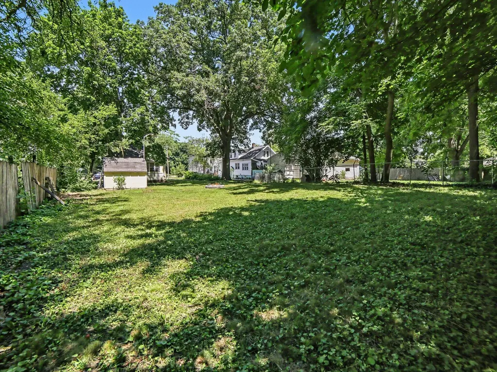 837 W Southern Avenue Muskegon City MI 49441