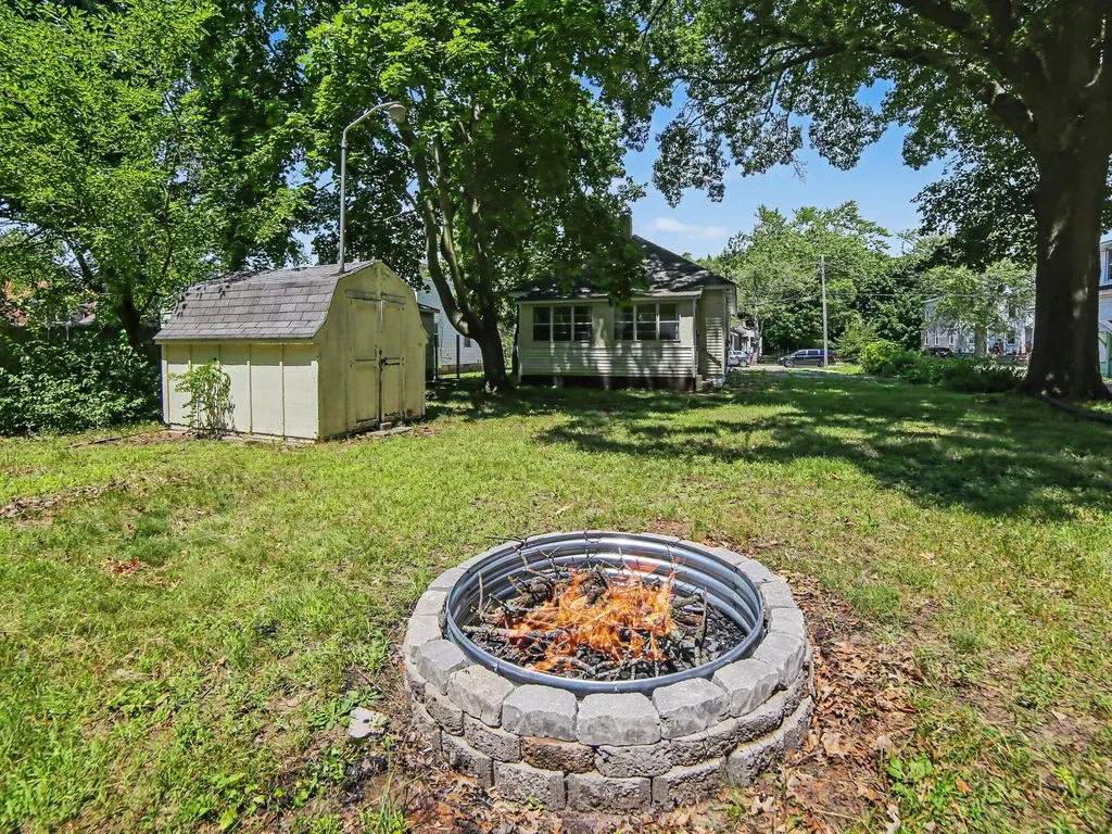 837 W Southern Avenue Muskegon City MI 49441