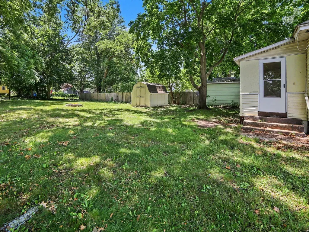 837 W Southern Avenue Muskegon City MI 49441