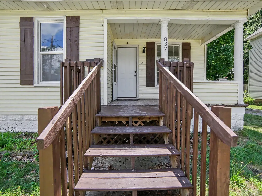 837 W Southern Avenue Muskegon City MI 49441