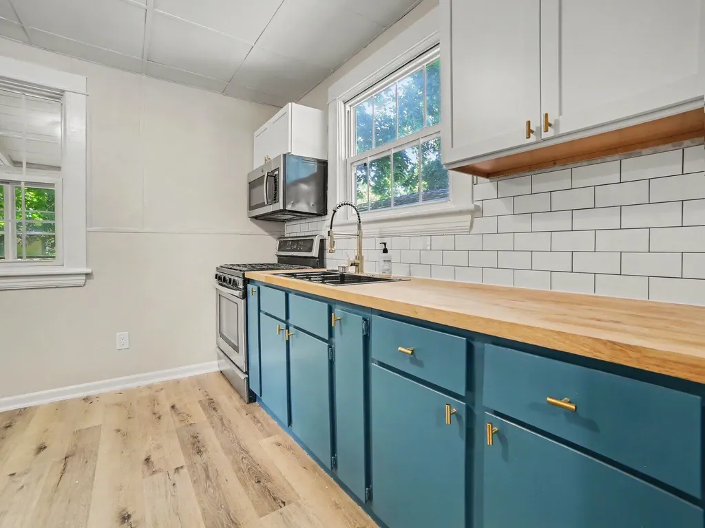 837 W Southern Avenue Muskegon City MI 49441
