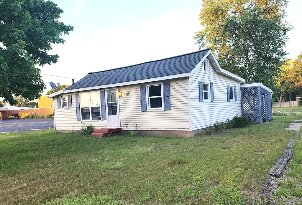 1150 S Quarterline Road Muskegon Charter Township MI 49442
