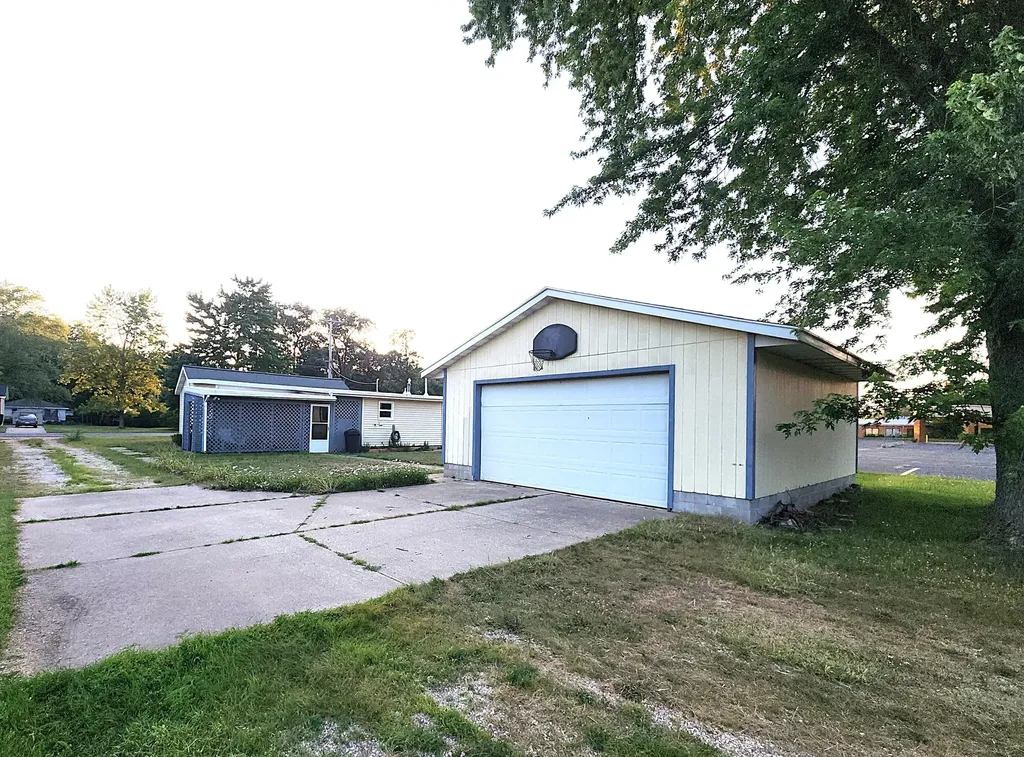 1150 S Quarterline Road Muskegon Charter Township MI 49442