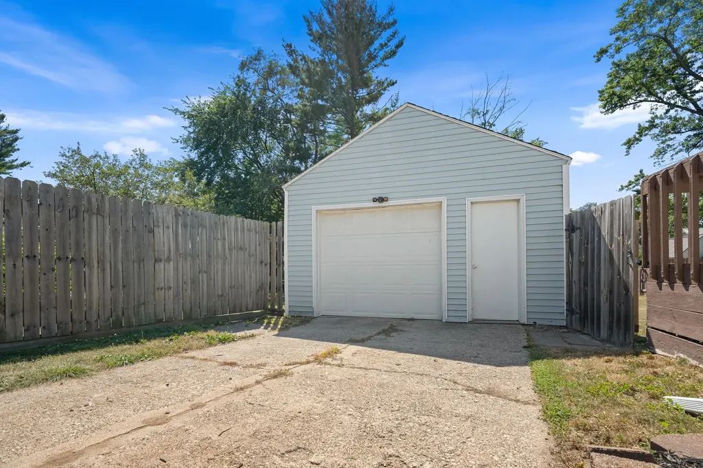 2561 Taft Avenue SW Wyoming City MI 49519