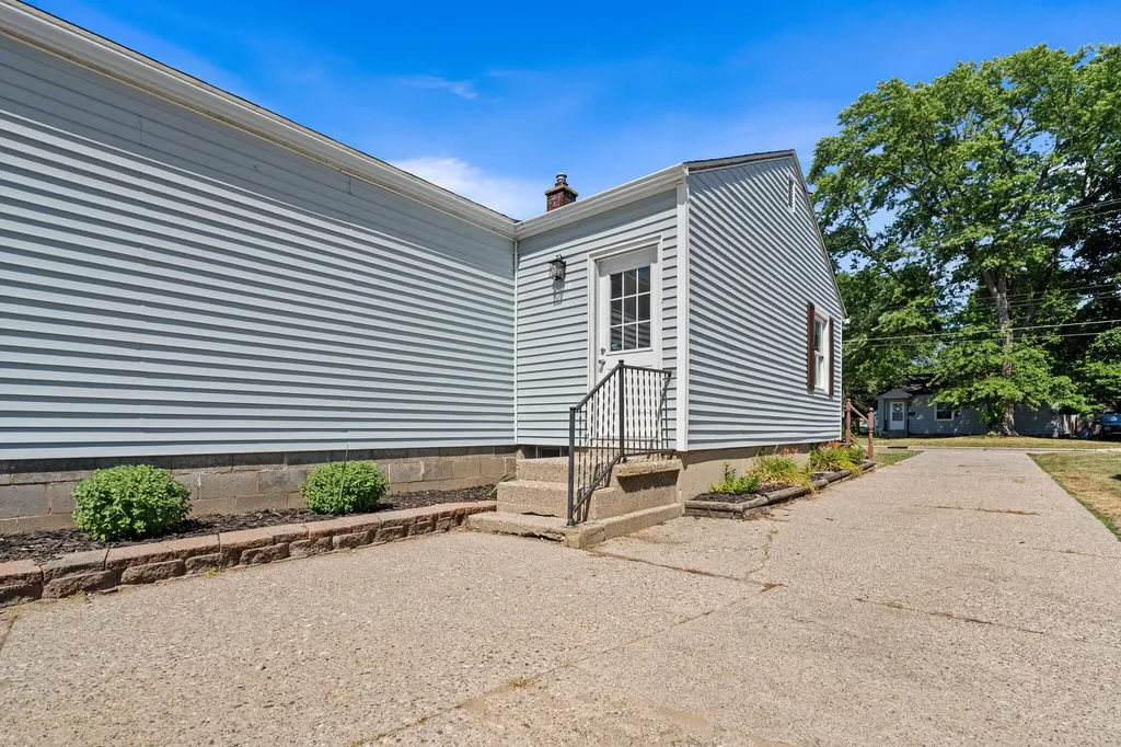 2561 Taft Avenue SW Wyoming City MI 49519
