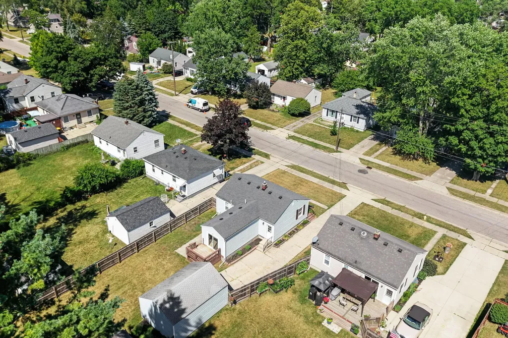 2561 Taft Avenue SW Wyoming City MI 49519