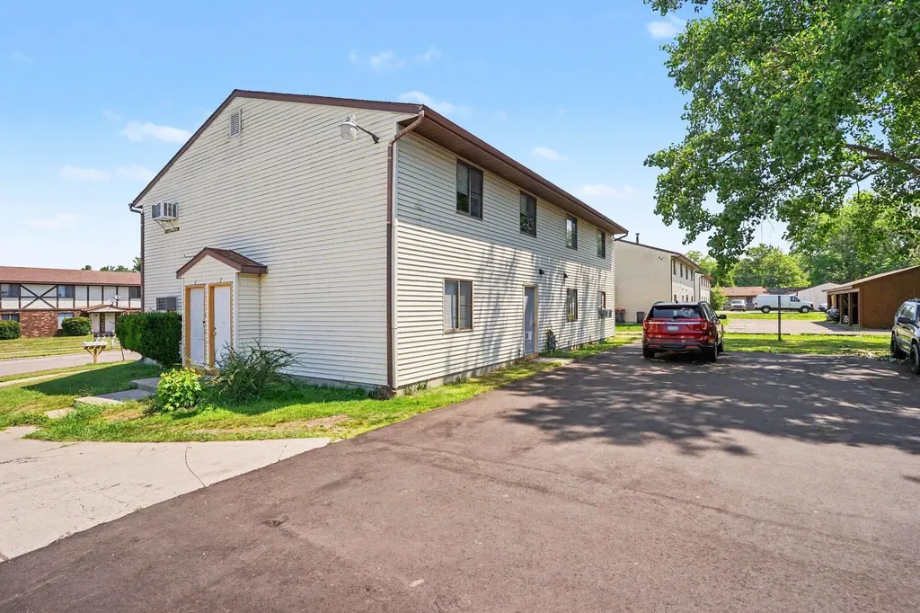 1134 Country Holland City MI 49423