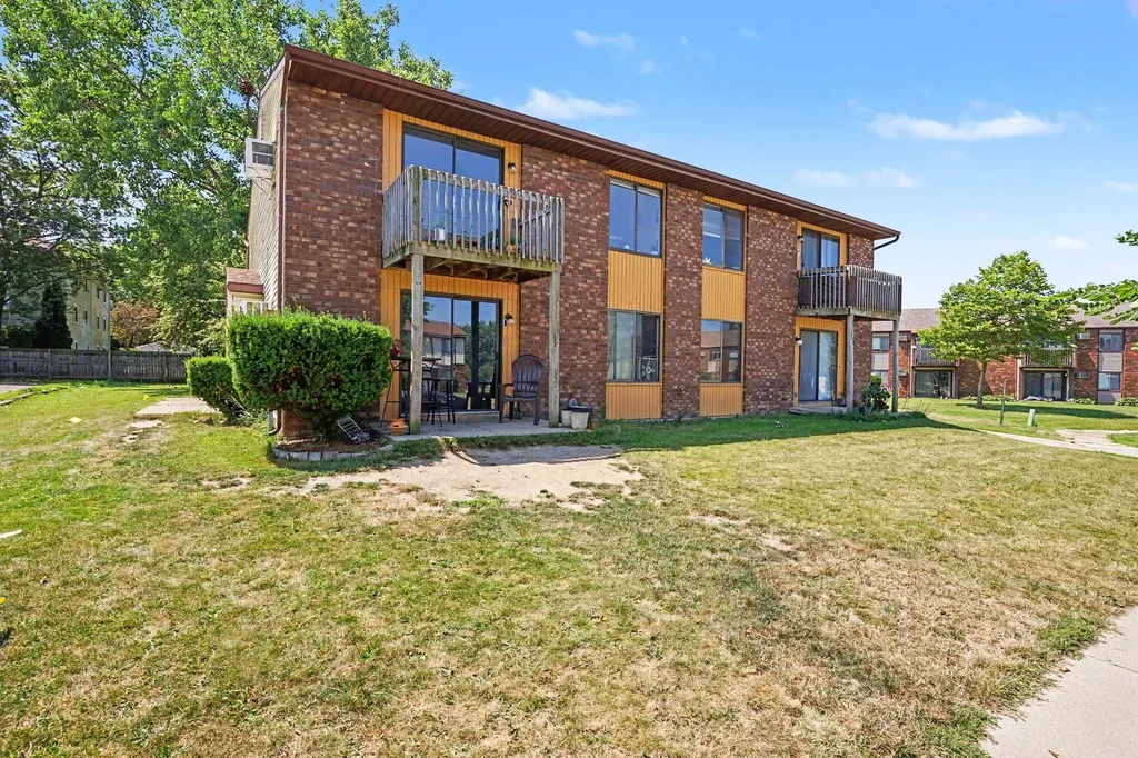 1134 Country Holland City MI 49423