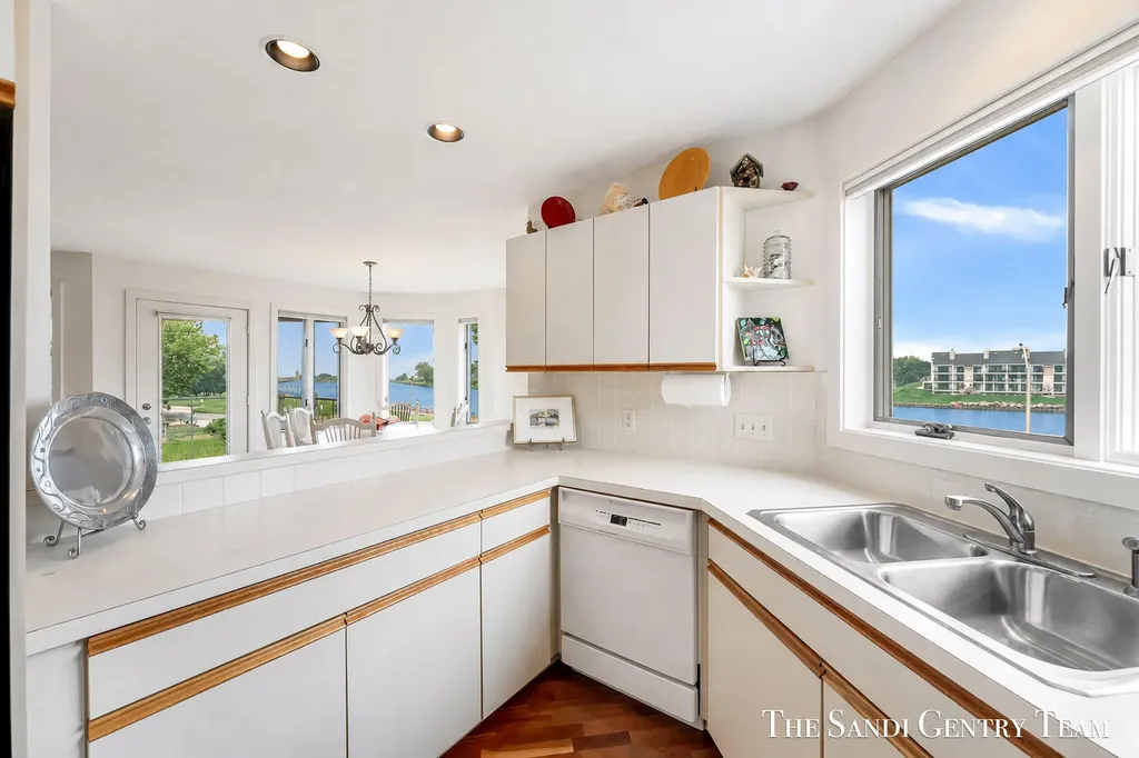 820 S Harbor Drive Grand Haven City MI 49417