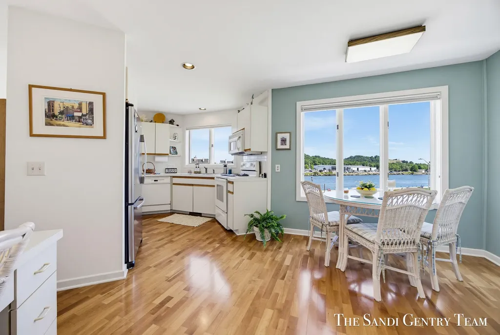 820 S Harbor Drive Grand Haven City MI 49417