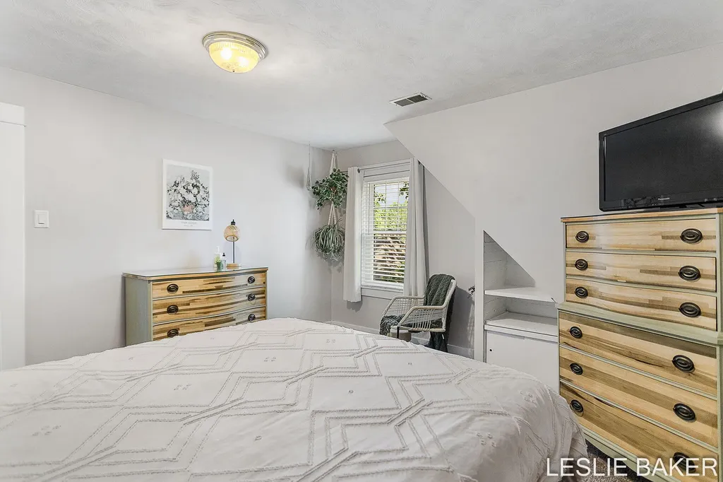 337 N Colonial Street Zeeland City MI 49464