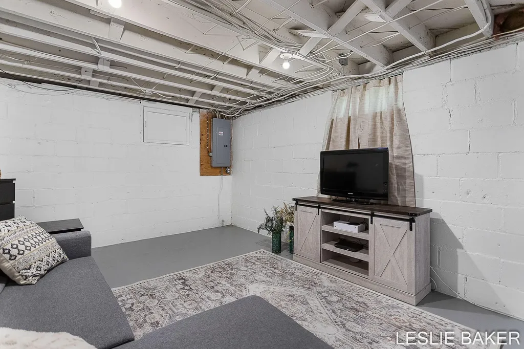 337 N Colonial Street Zeeland City MI 49464