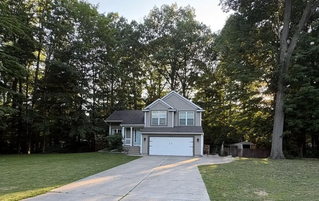 6825 Anita Court Fruitport Charter Township MI 49415