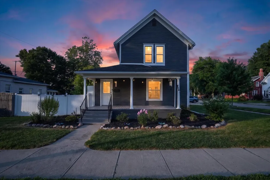 125 E Lincoln Grand Ledge City MI 48837